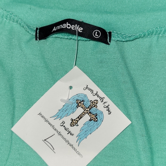 NWT - WOMEN'S ANNABELLE JEANS JEWELS AND JESUS BOUTIQUE SHIRT - Picture 2 of 4
